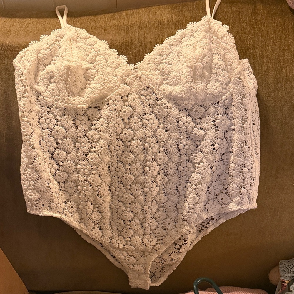 H&M White Floral Crochet Bodysuit with Spaghetti Straps